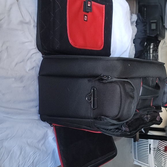 6 Pack Fitness Travel Briefcase - Picture 3 of 3